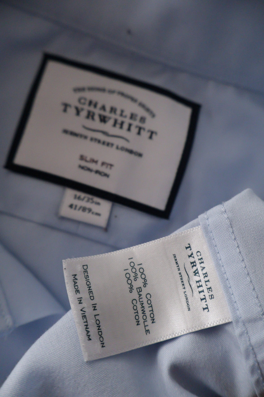 Camasa Charles Tyrwhitt albastru deschis mărime L etichetă mărime și compoziție second-hand premium