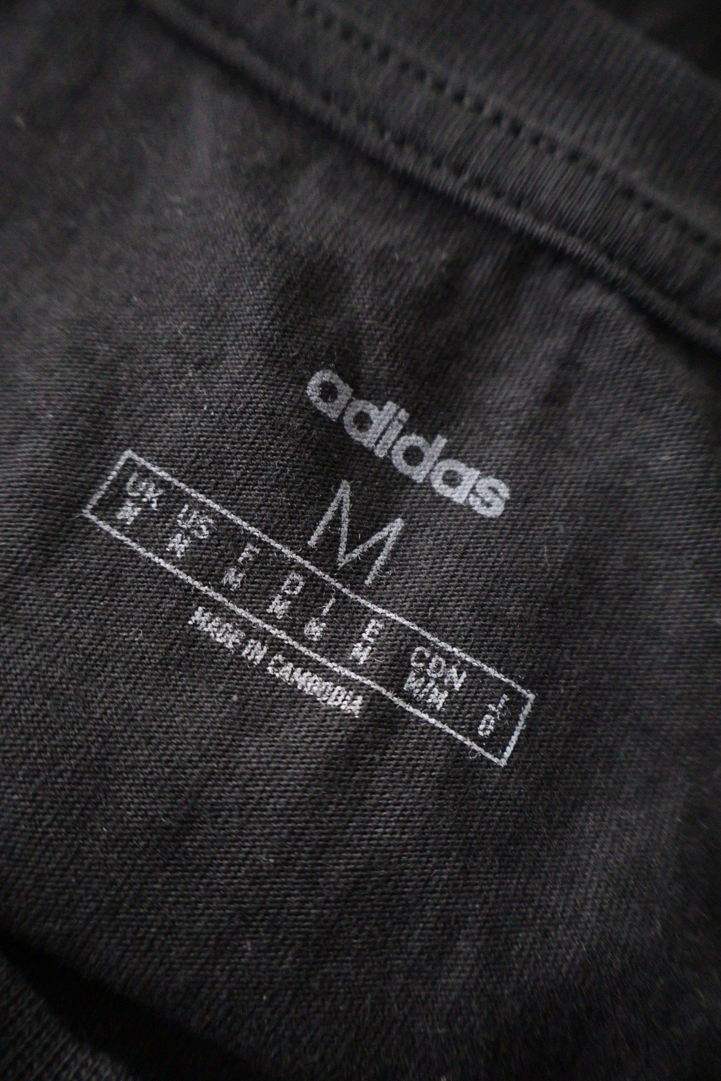 Tricou adidas negru mărime M etichetă mărime și compoziție second-hand premium