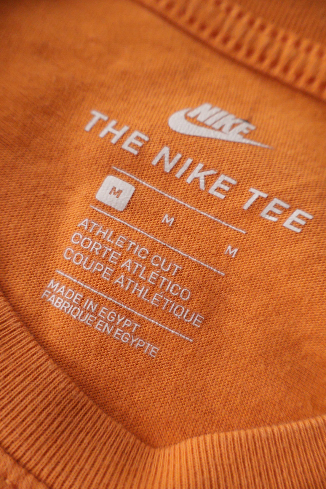 Tricou NIKE portocaliu mărime M etichetă mărime și compoziție second-hand premium