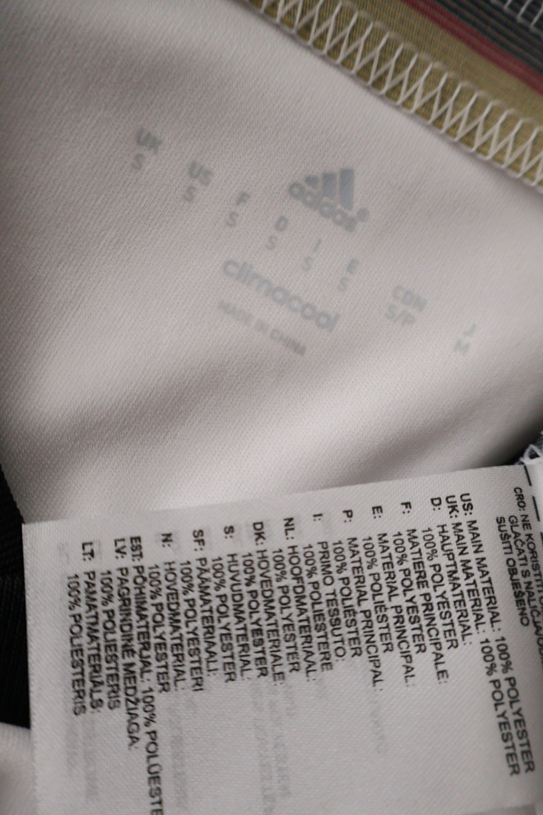 Tricou adidas alb, rosu, negru mărime M etichetă mărime și compoziție second-hand premium