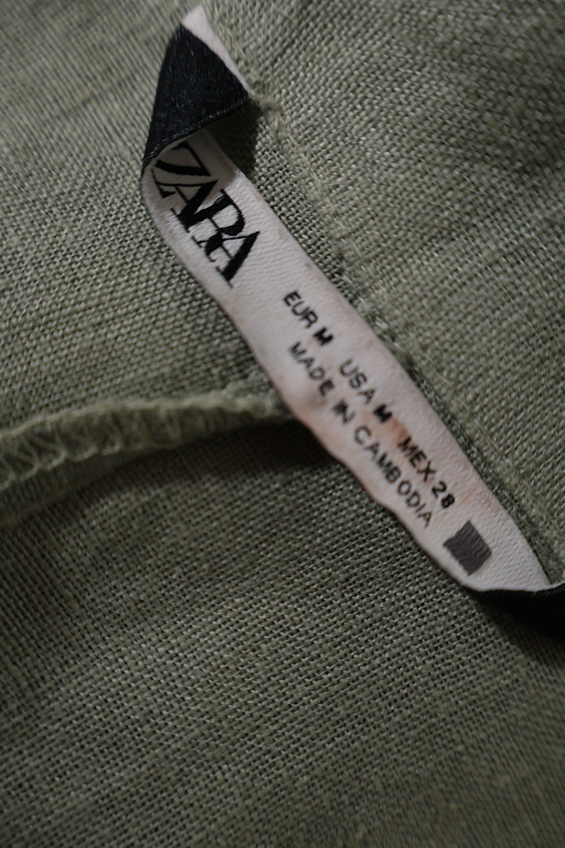 Rochie ZARA verde salvie deschis mărime M etichetă mărime și compoziție second-hand premium