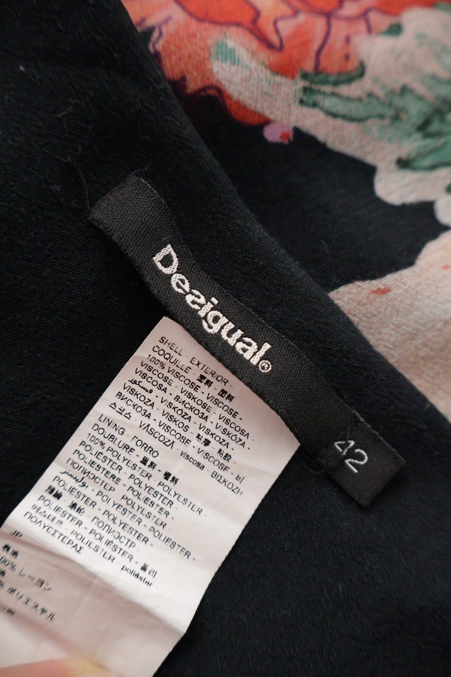Rochie Desigual negru cu imprimeu floral multicolor mărime XL etichetă mărime și compoziție second-hand premium