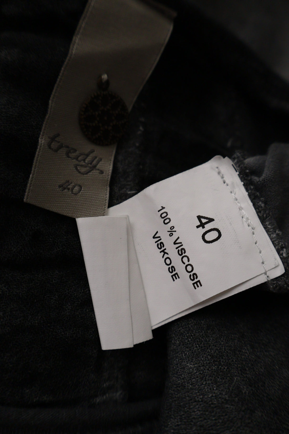 Bluza tredy gri mărime M etichetă mărime și compoziție second-hand premium