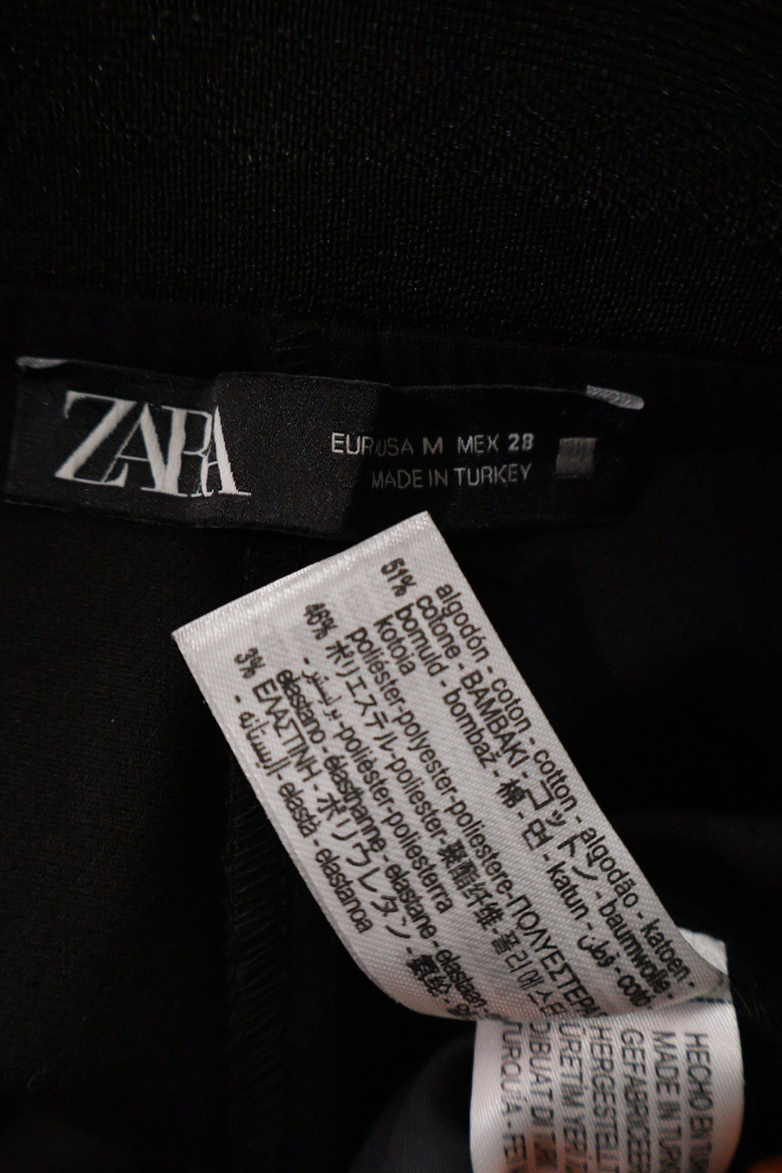 Pantaloni ZARA negru mărime M etichetă mărime și compoziție second-hand premium