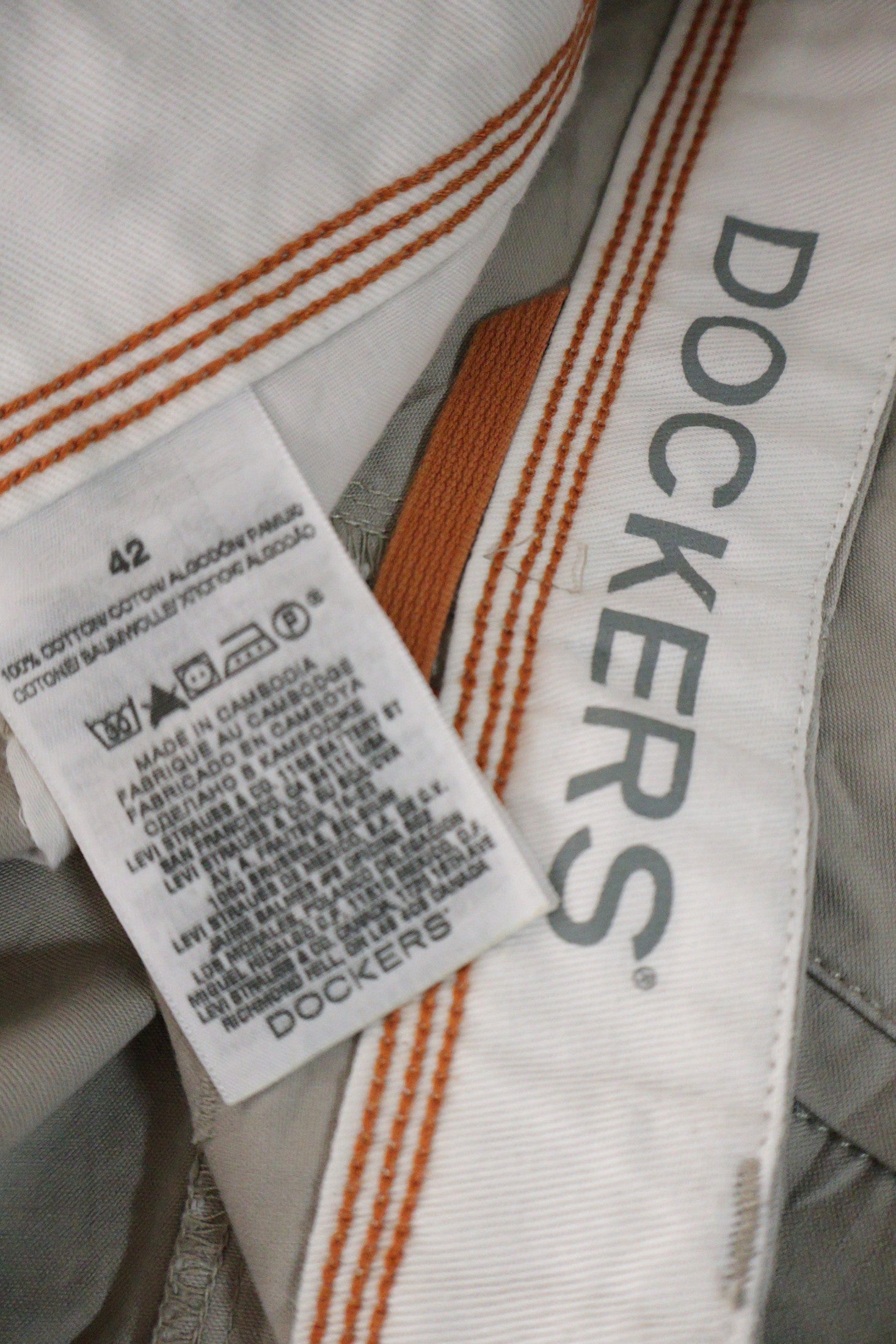 Pantaloni scurti Dockers bej deschis mărime 3XL etichetă mărime și compoziție second-hand premium