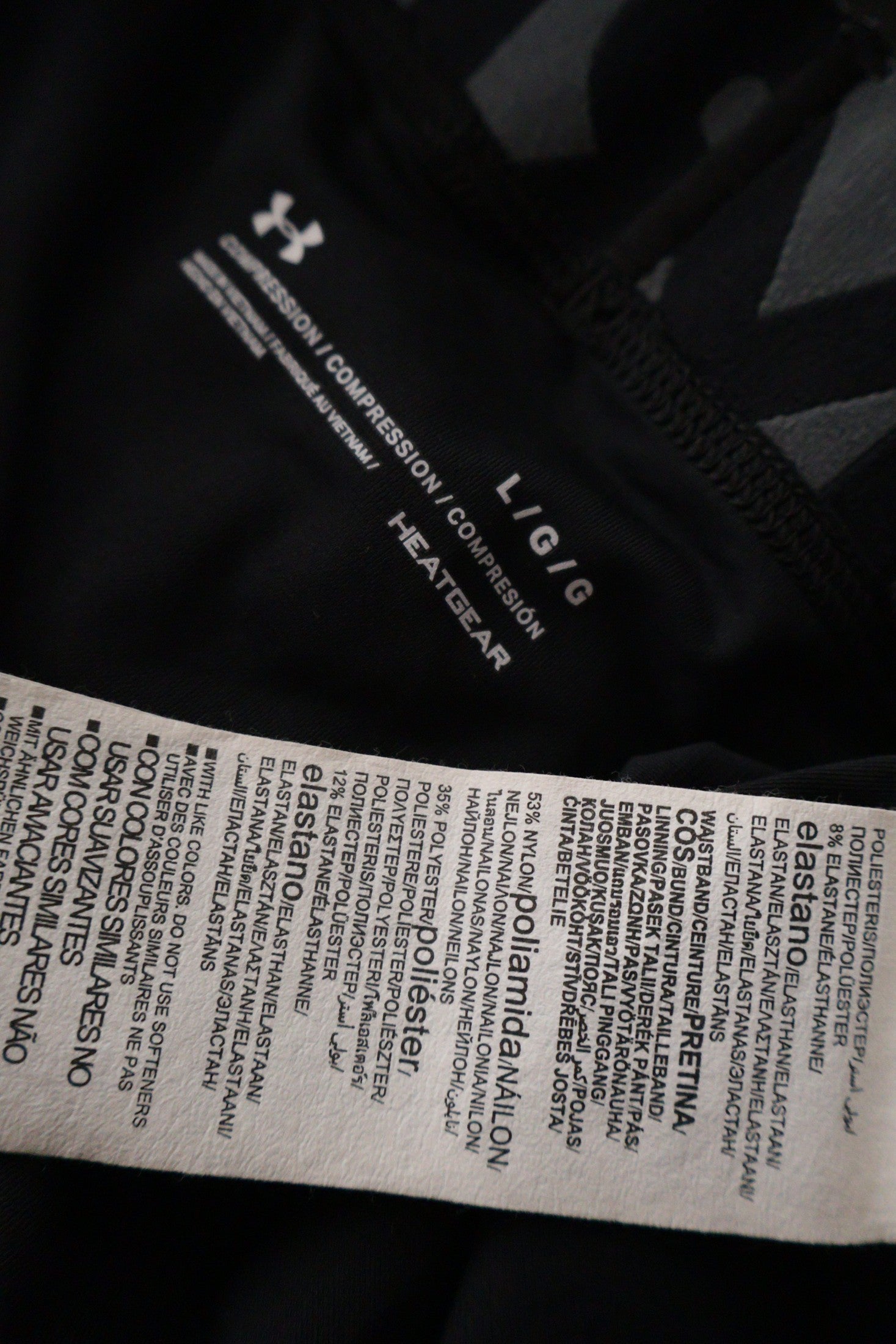 Blugi scurti Under Armour negru mărime W32 etichetă mărime și compoziție second-hand premium
