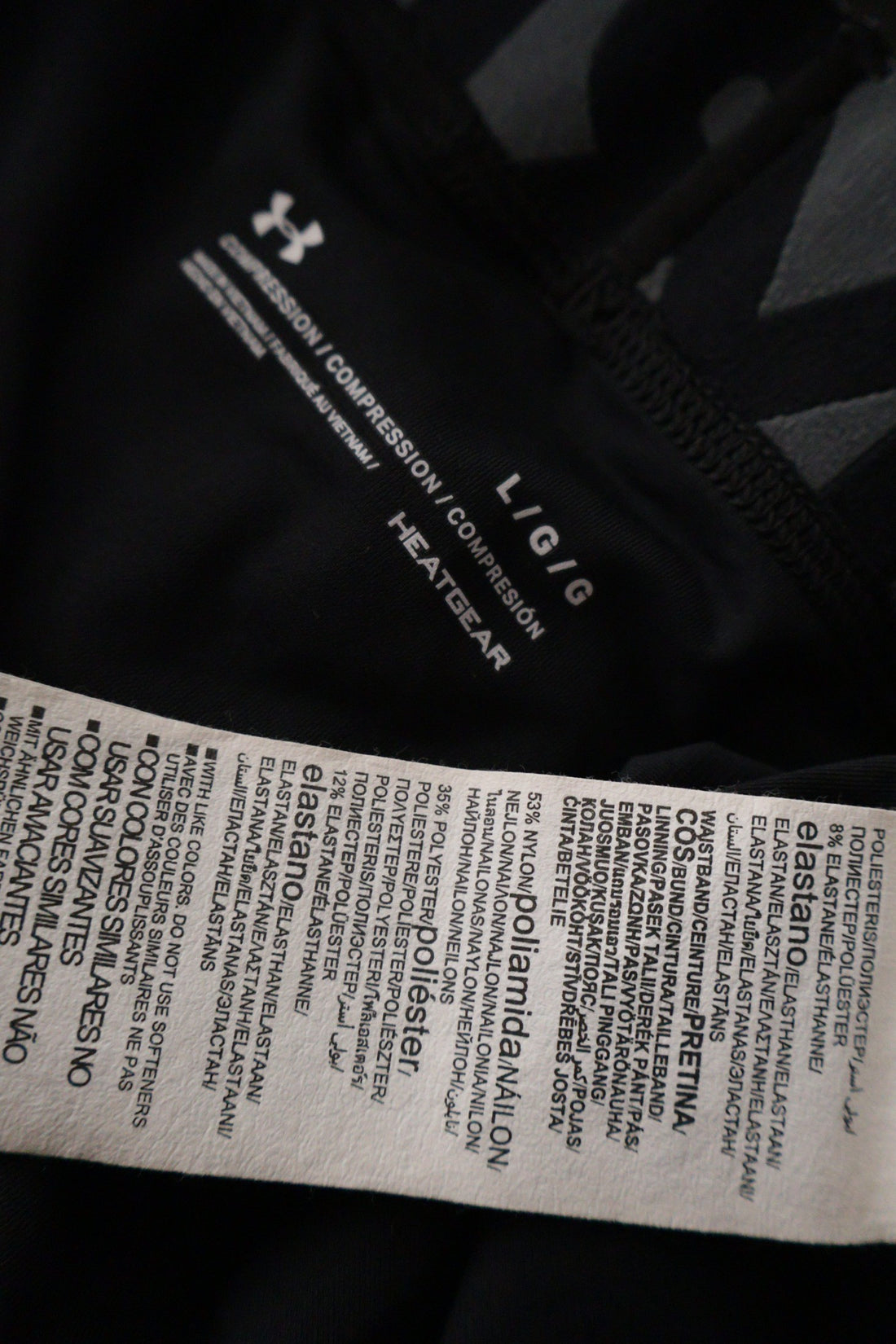 Blugi scurti Under Armour negru mărime W32 etichetă mărime și compoziție second-hand premium