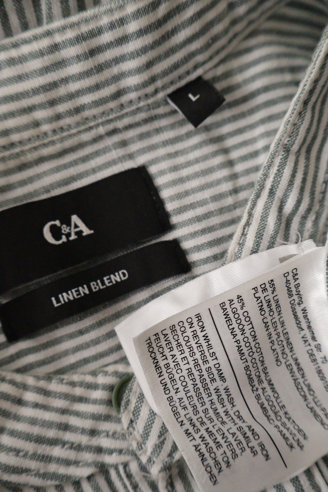 Camasa C&A alb cu dungi gri mărime L etichetă mărime și compoziție second-hand premium