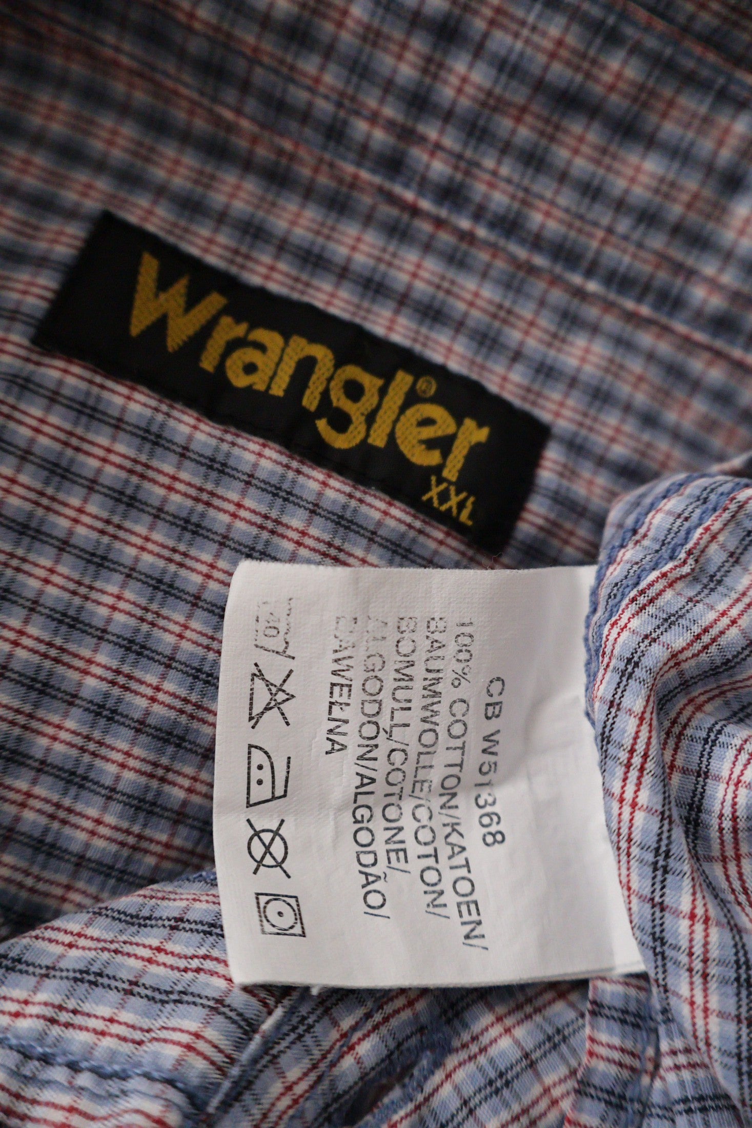 Camasa Wrangler alb, albastru și roșu mărime XXL etichetă mărime și compoziție second-hand premium