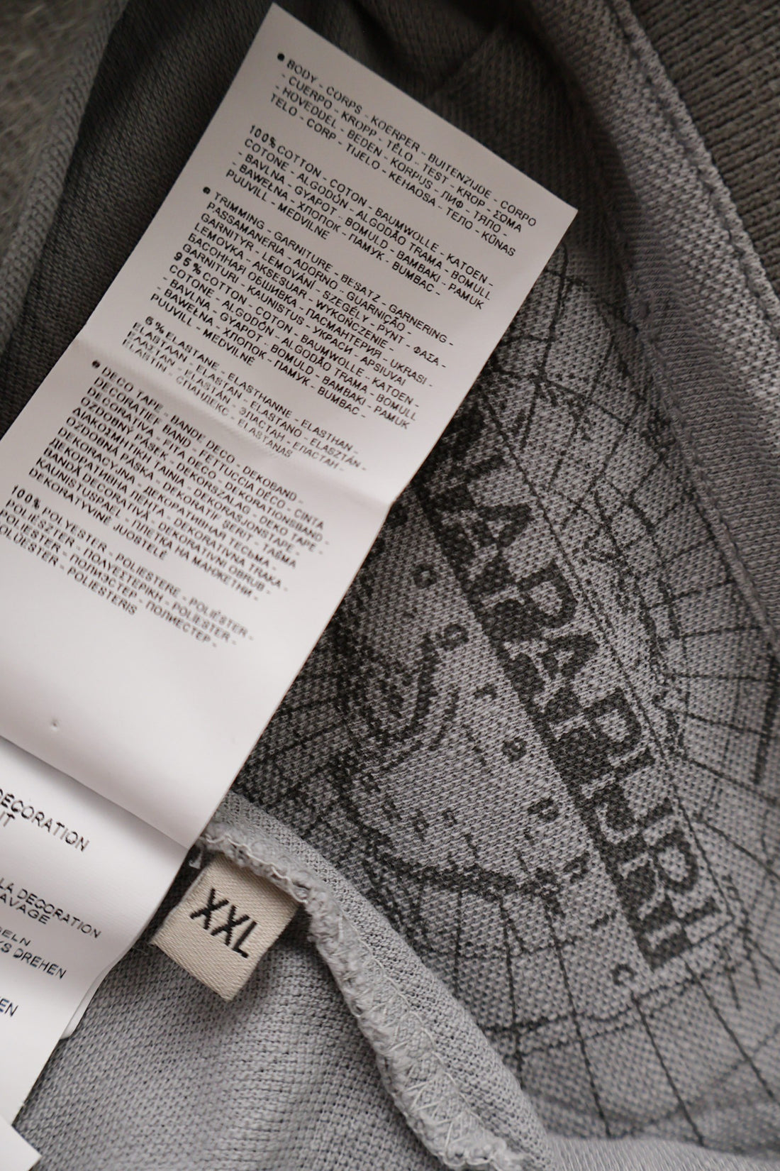 Tricou Napapijri gri deschis mărime XXL etichetă mărime și compoziție second-hand premium