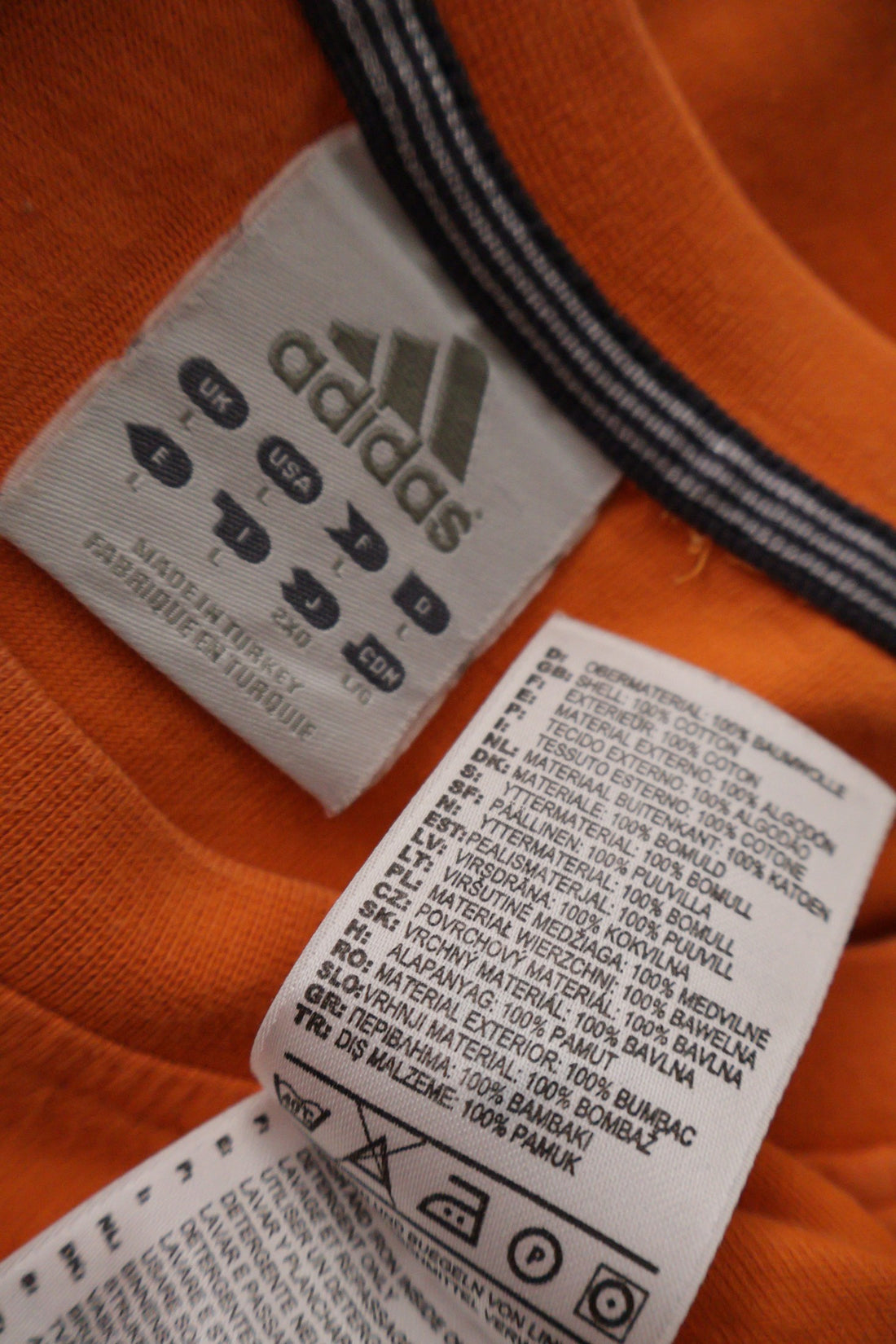 Tricou Adidas portocaliu mărime L etichetă mărime și compoziție second-hand premium