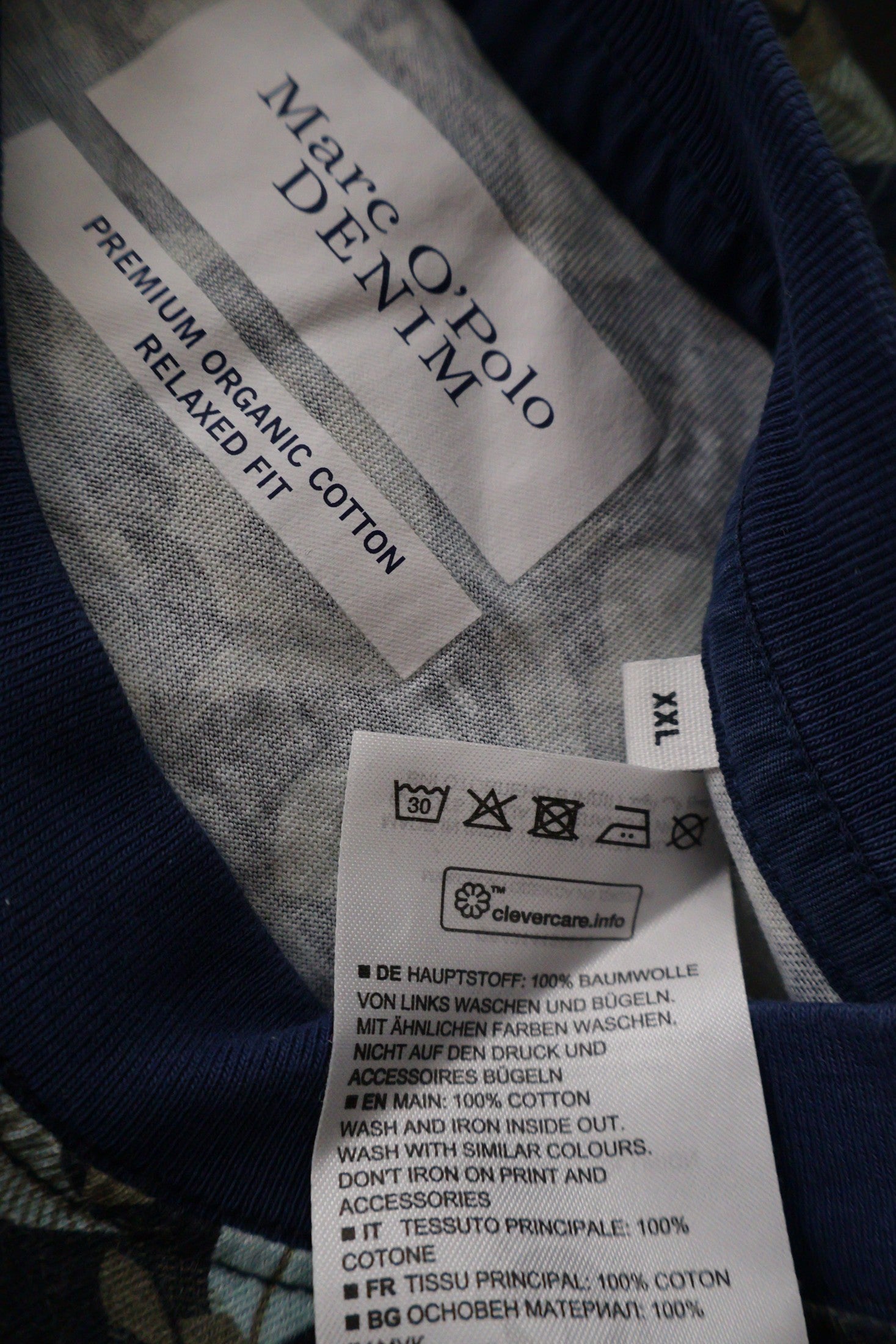 Tricou Marc O'Polo bleumarin cu imprimeu vegetal bej, alb si albastru mărime XXL etichetă mărime și compoziție second-hand…
