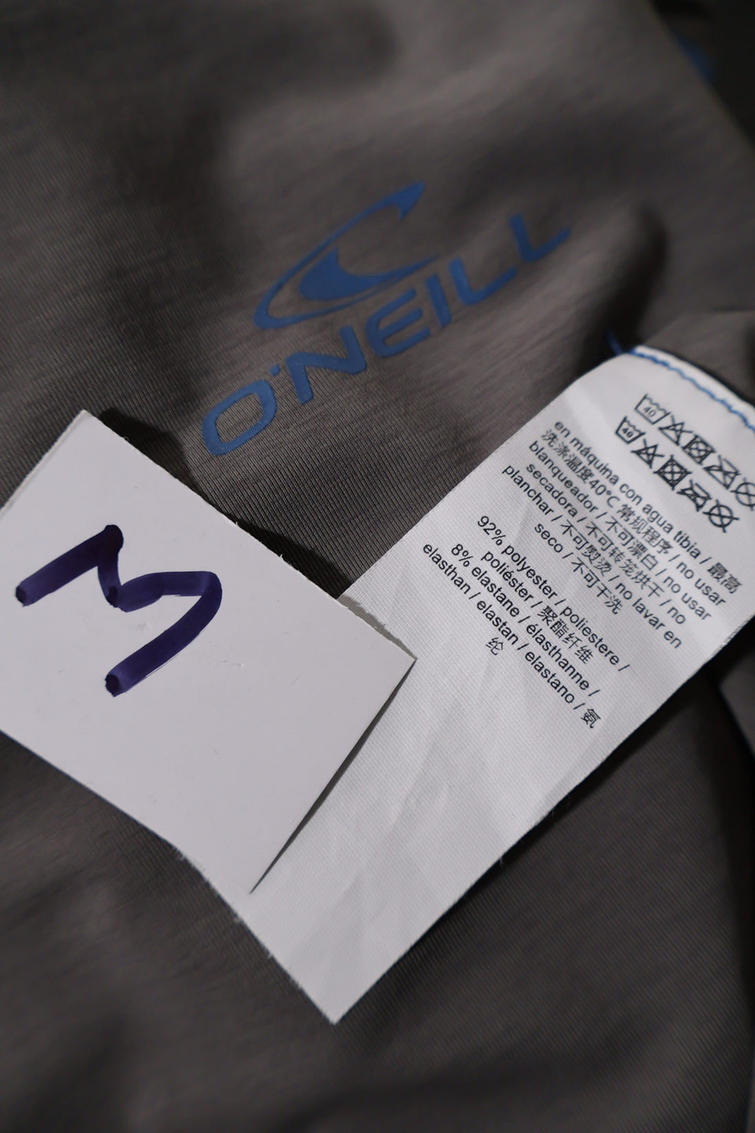 Tricou O'Neill gri mărime M etichetă mărime și compoziție second-hand premium