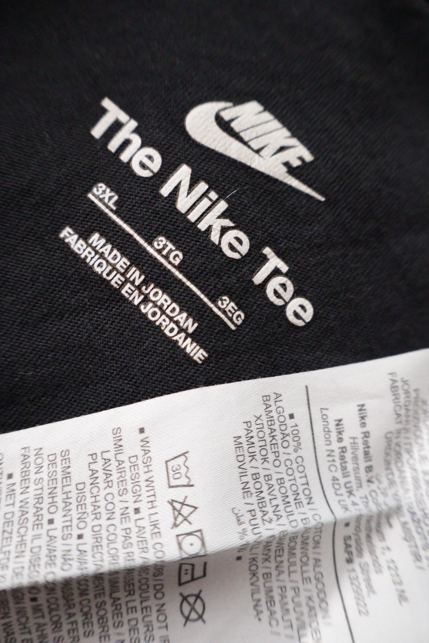 Maiou Nike negru mărime 3XL etichetă mărime și compoziție second-hand premium