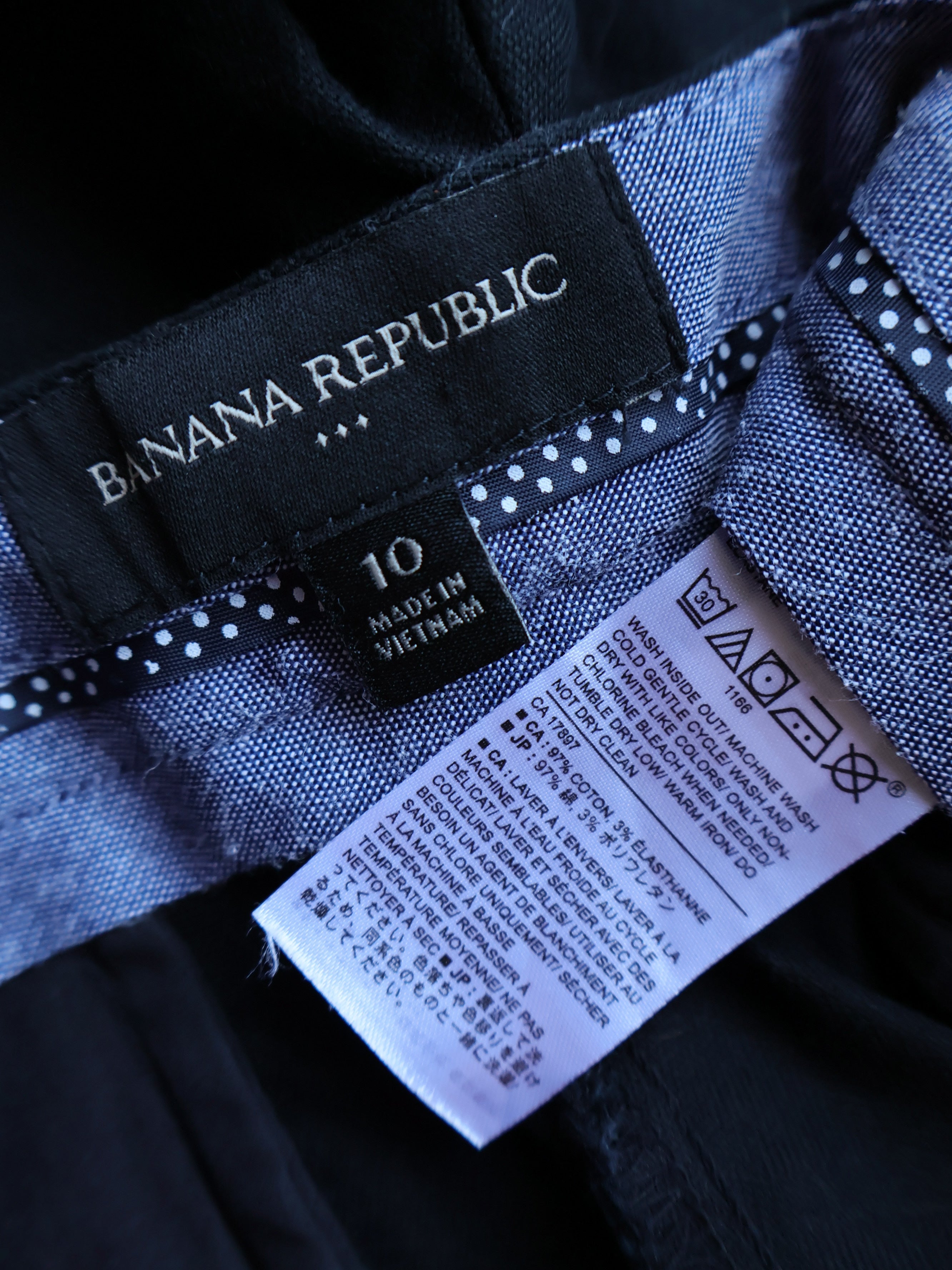Eticheta marime si compozitie - Pantaloni scurti BANANA REPUBLIC - M/L - Femei