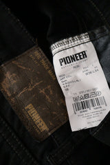 Blugi Pioneer negru mărime W36 etichetă mărime și compoziție second-hand premium