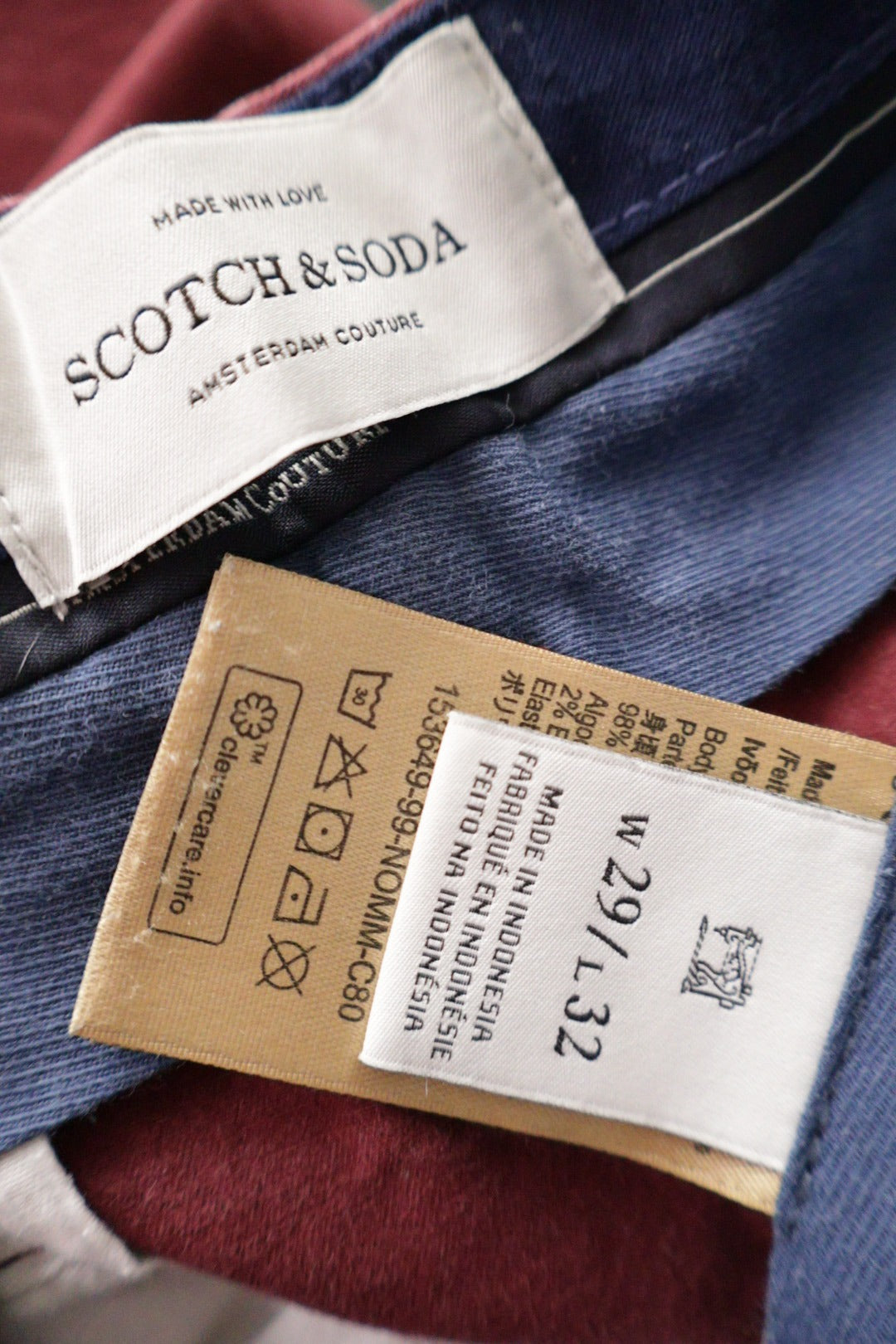 Pantaloni Scotch & Soda bordo mărime XS etichetă mărime și compoziție second-hand premium