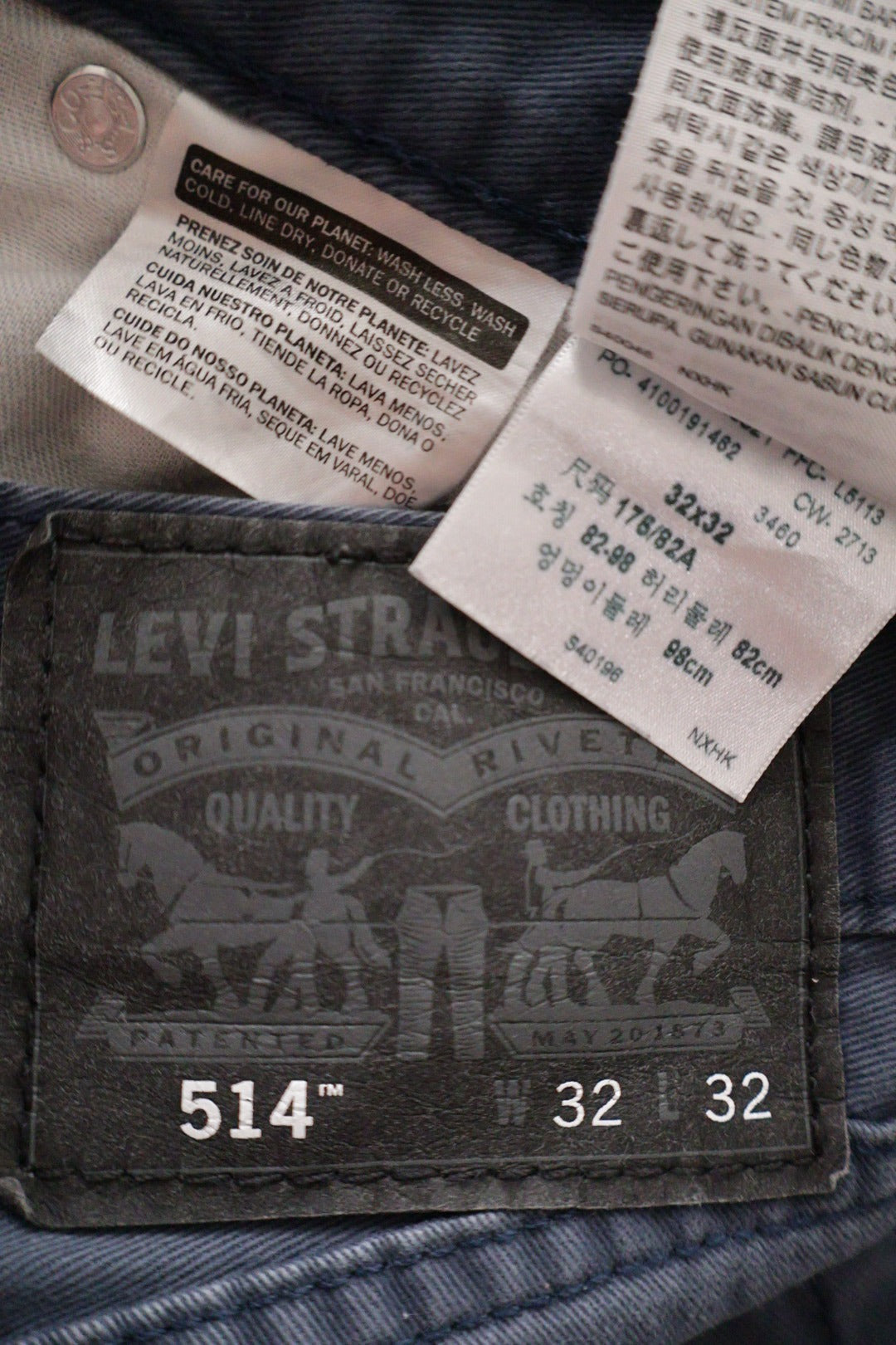 Blugi Levi's albastru mărime W32 etichetă mărime și compoziție second-hand premium