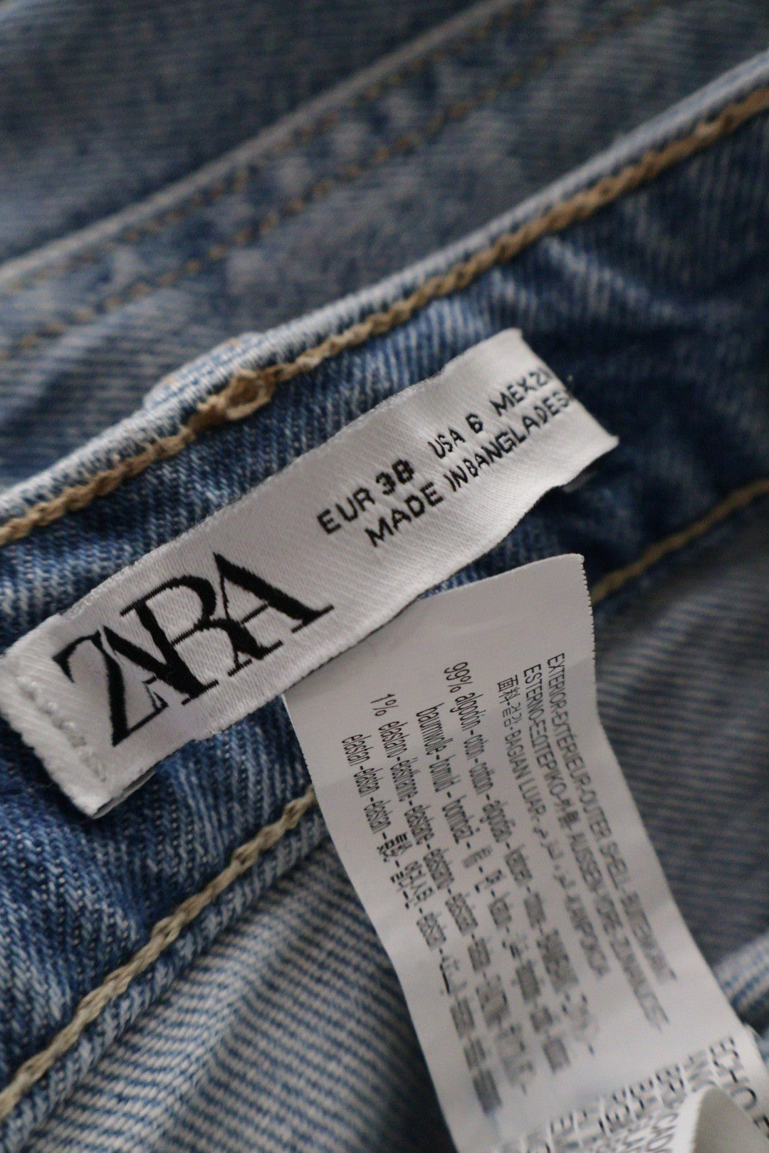 Blugi scurti ZARA albastru deschis mărime W28 etichetă mărime și compoziție second-hand premium