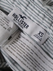 Eticheta marime si compozitie (rotita dreapta) - Cămașă Hollister alb-gri in dungi fine – XS – Femei