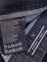 Eticheta marime si compozitie (rotita dreapta) - Pantaloni scurți Tommy Hilfiger bleumarin din bumbac organic – XL – Bărbați