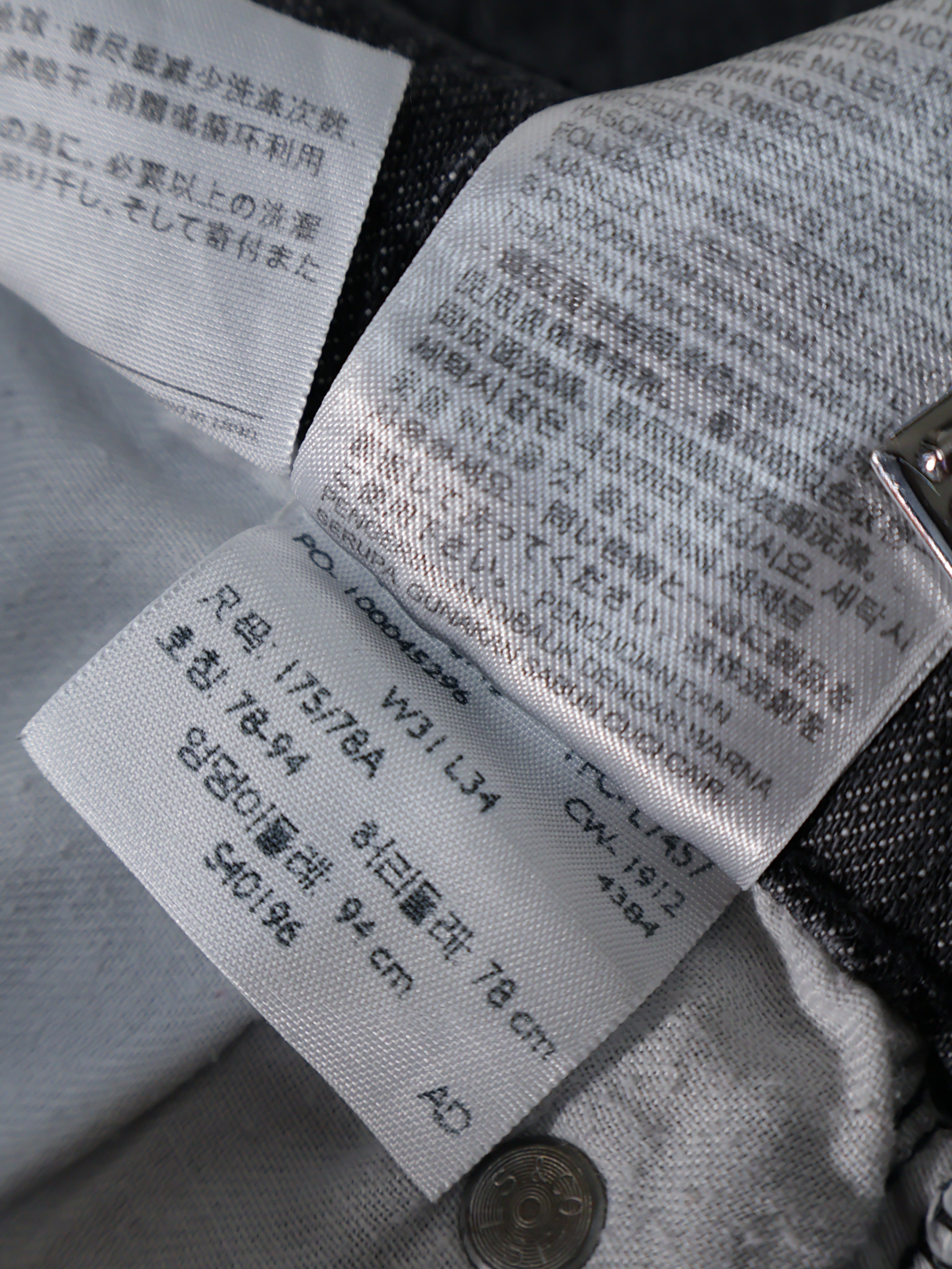 Eticheta marime si compozitie (rotita dreapta) - Blugi scurți denim gri inchis cu croiala dreapta – Levi's – S – Bărbați