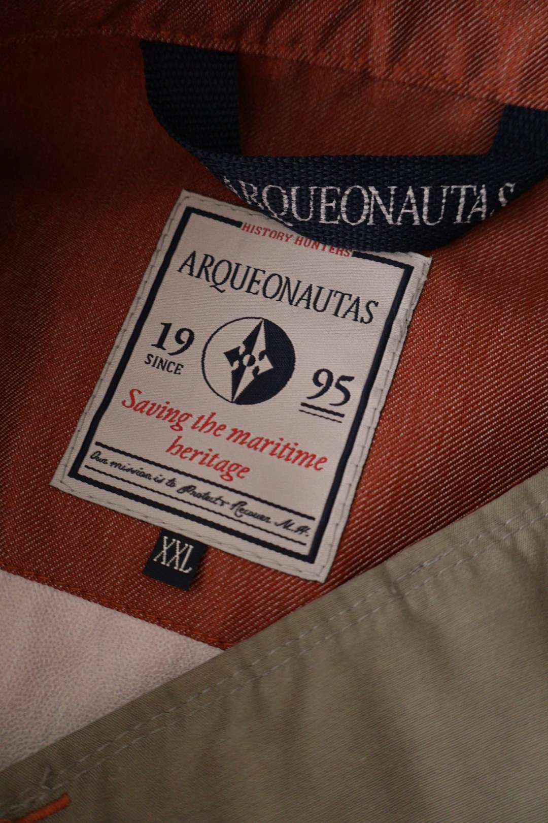 ARQUEONAUTAS – geacă – etichetă – second-hand premium