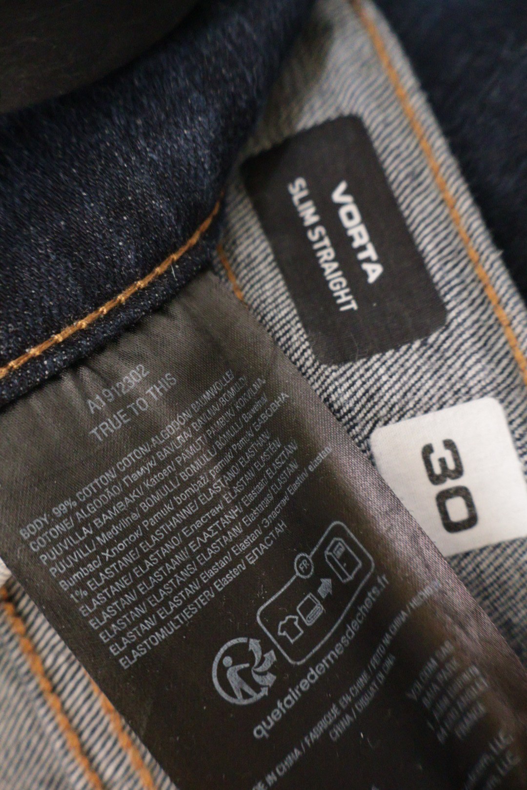 VOLCOM – blugi – etichetă – second-hand premium
