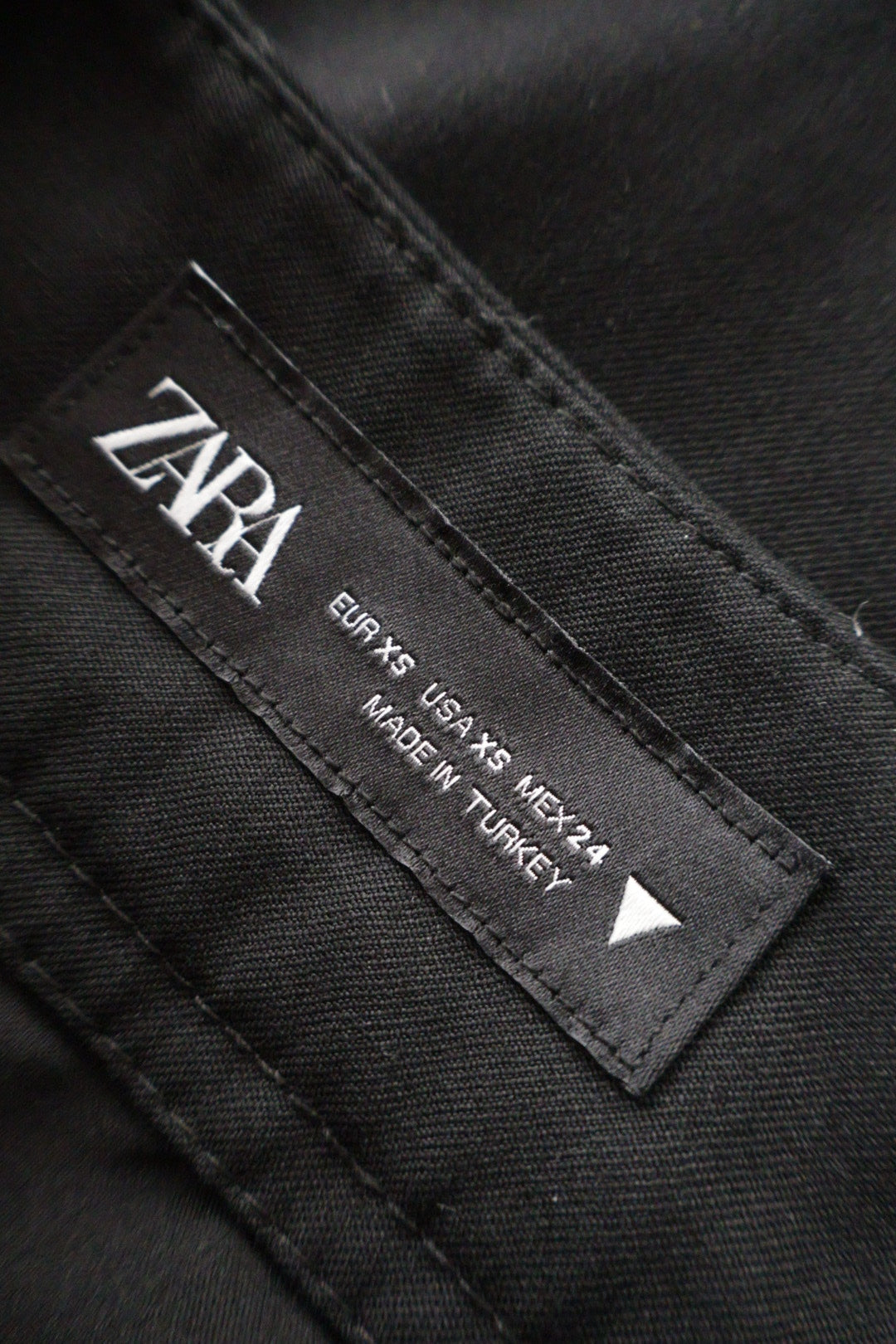 ZARA – pantaloni – etichetă – second-hand premium