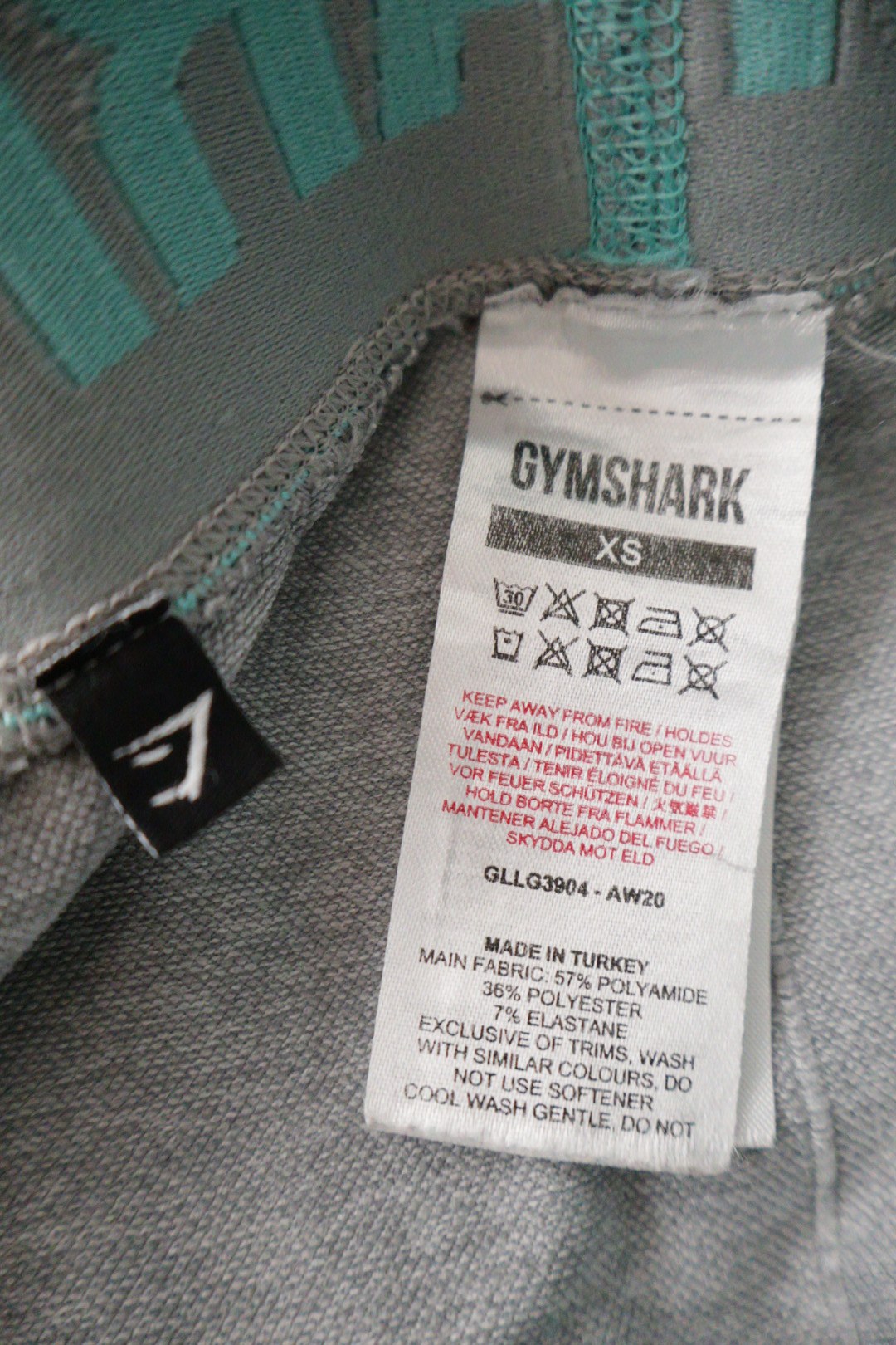 GYMSHARK – pantaloni – etichetă – second-hand premium