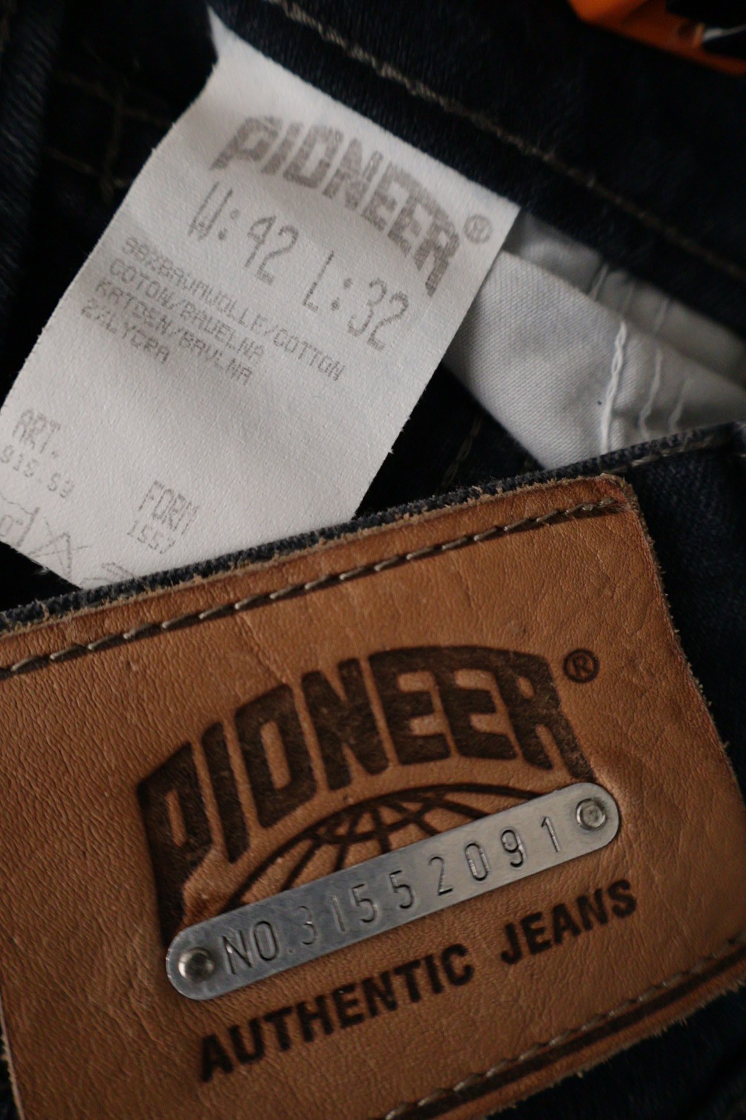 Pioneer – blugi – etichetă – second-hand premium