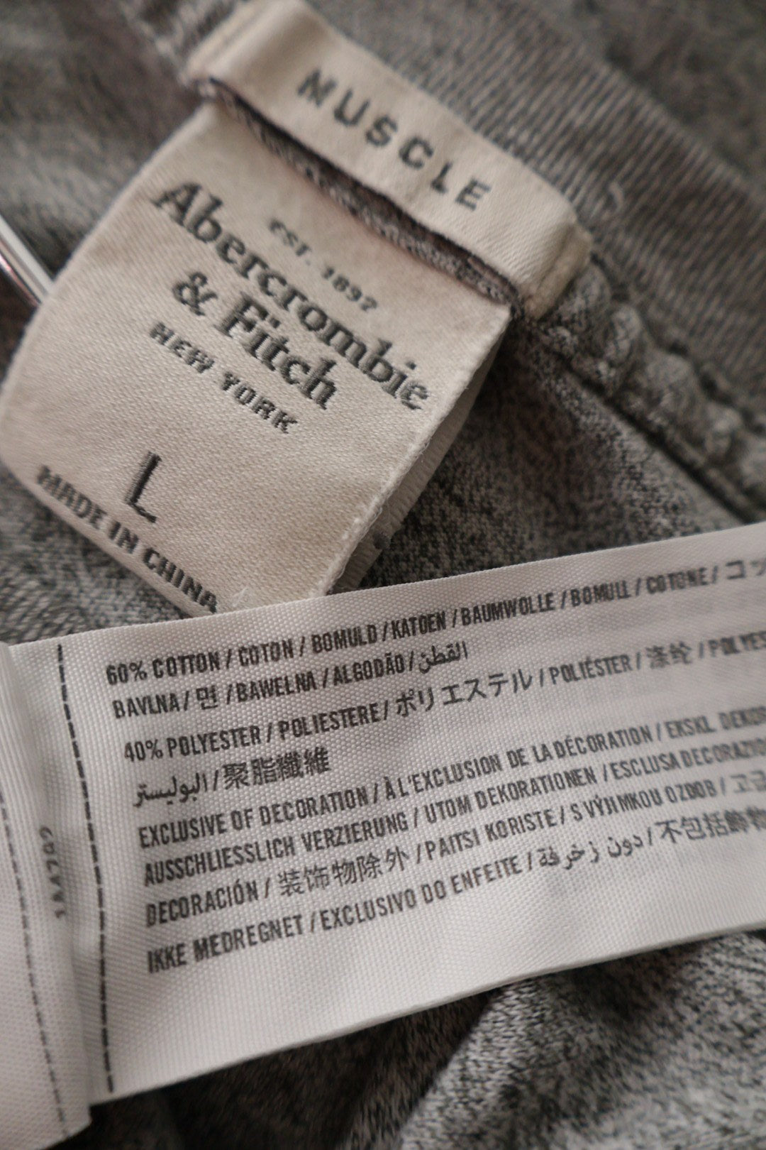 Abercrombie & Fitch – bluză – etichetă – second-hand premium