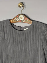 Tricou Adpt - marimea S - Intre Umerase