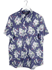Camasa Hampton Republic bleumarin cu imprimeu floral si text „aloha” mărime L vedere din față second-hand premium
