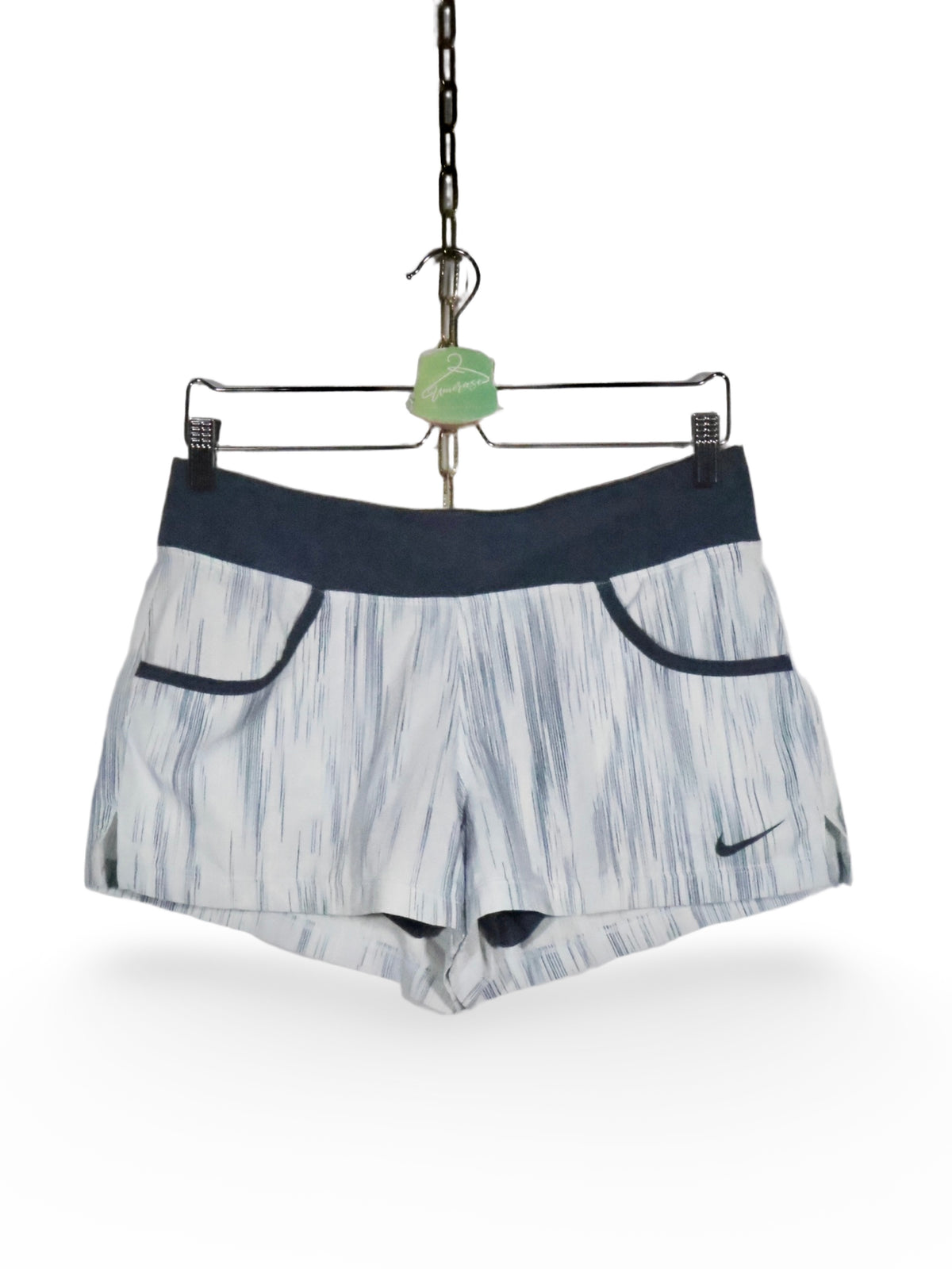 Pantaloni scurti Nike - marimea M - Femei