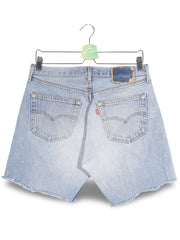 Blugi scurti Levi's albastru deschis mărime S detaliu material și croială second-hand premium