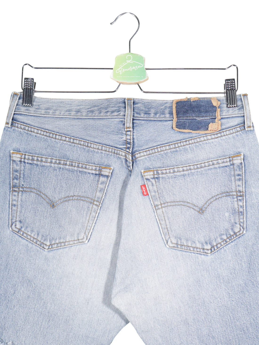 Blugi scurti Levi's albastru deschis mărime S vedere din spate second-hand premium