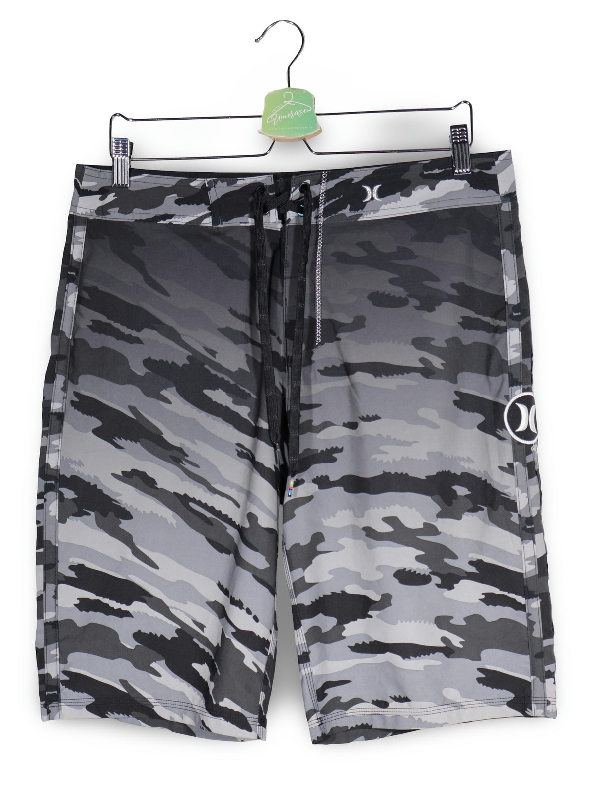 Pantaloni scurti Hurley gri, negru, alb mărime M vedere din față second-hand premium