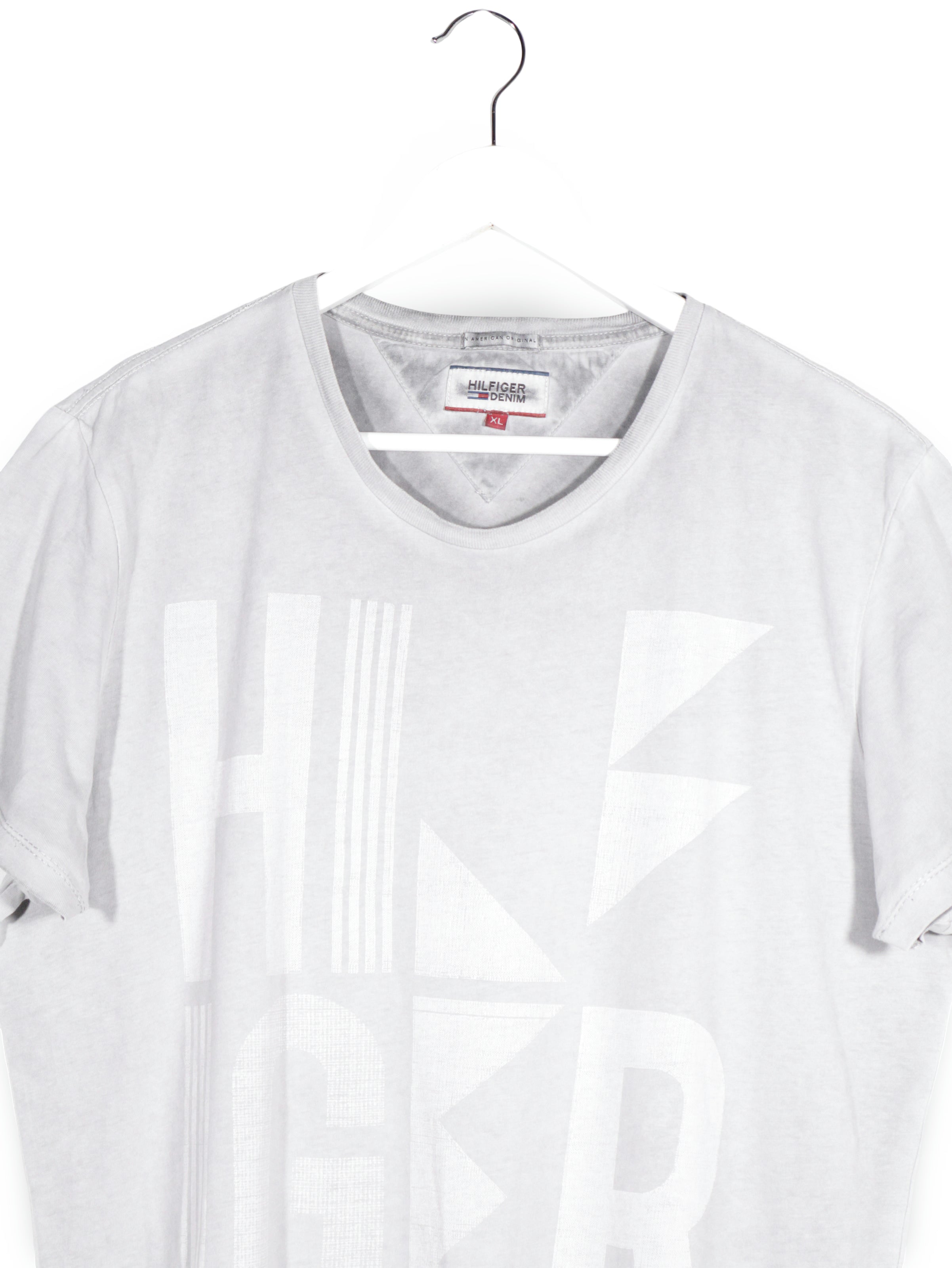 Tricou Tommy Hilfiger gri deschis mărime XL detaliu material și croială second-hand premium