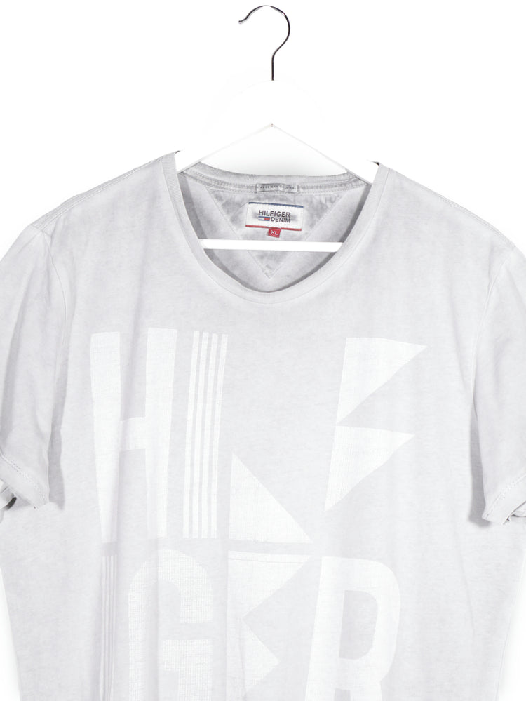 Tricou Tommy Hilfiger gri deschis mărime XL detaliu material și croială second-hand premium