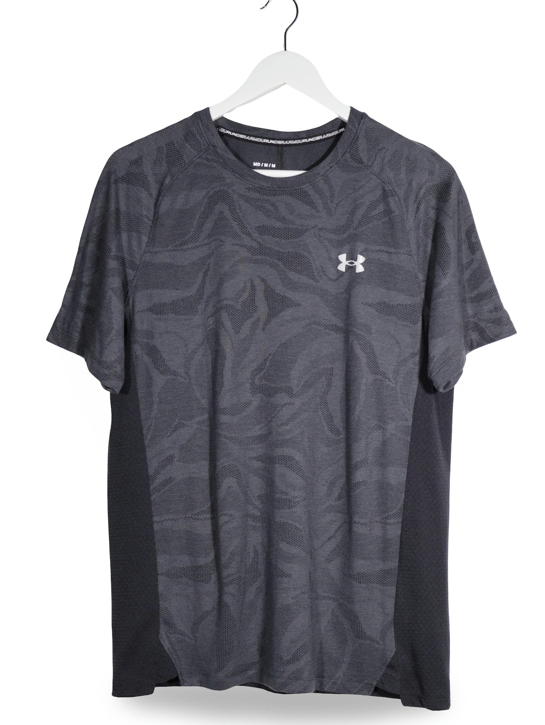 Tricou Under Armour gri inchis / negru mărime M vedere din față second-hand premium