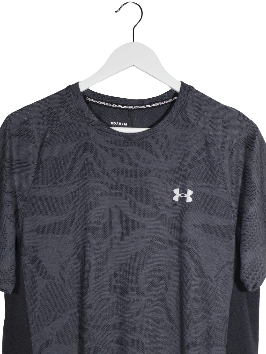 Tricou Under Armour gri inchis / negru mărime M detaliu material și croială second-hand premium