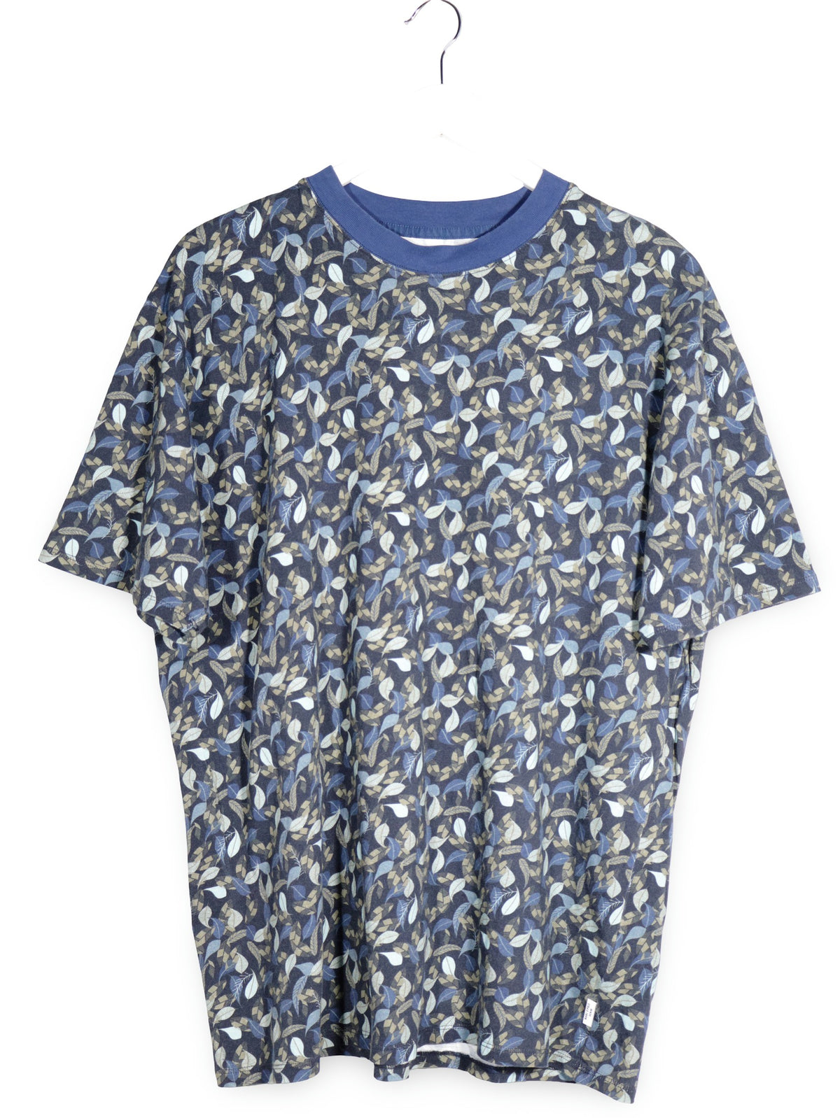 Tricou Marc O'Polo bleumarin cu imprimeu vegetal bej, alb si albastru mărime XXL vedere din față second-hand premium