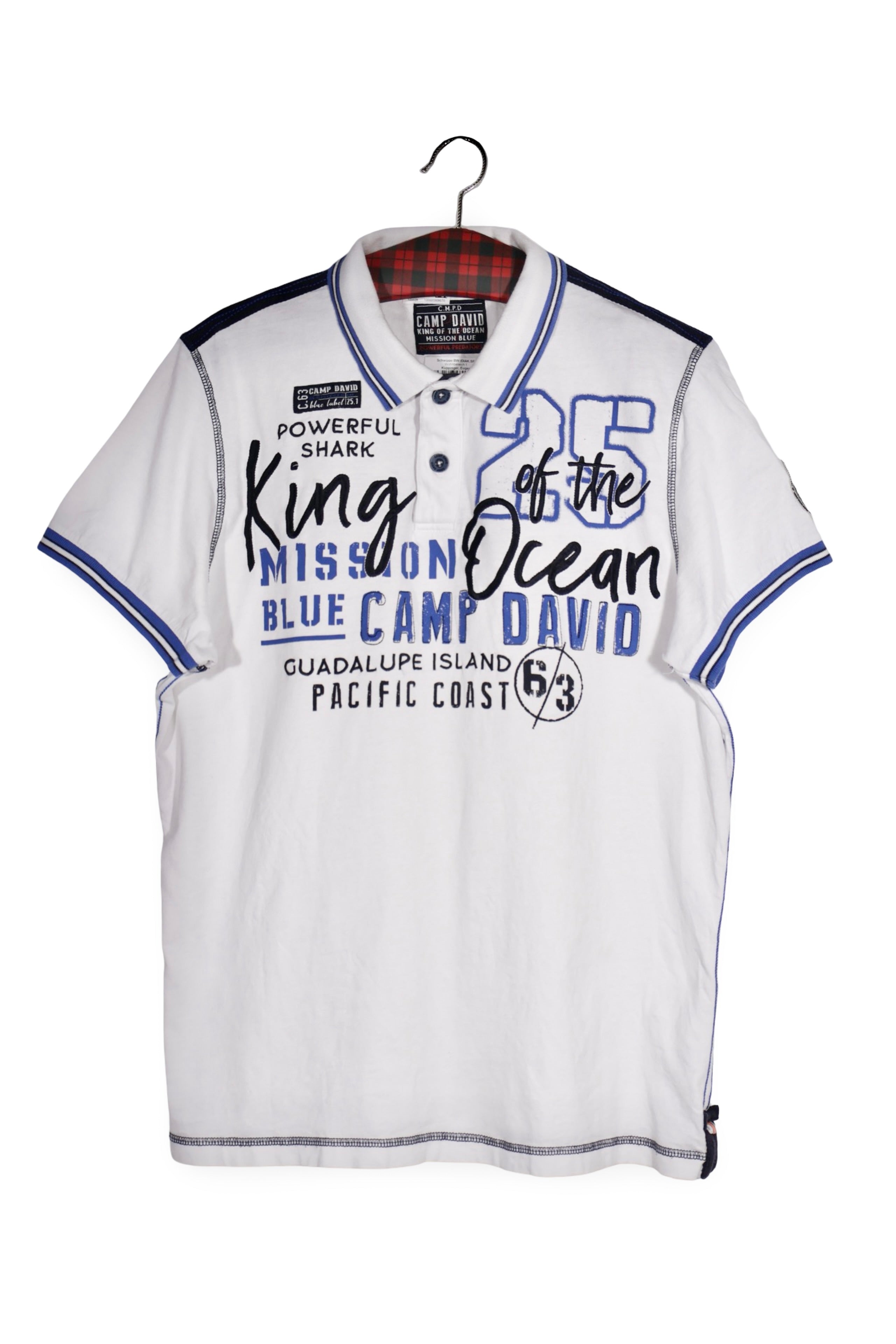 Tricou - Camp David alb cu imprimeu grafic si guler contrastant – L – Bărbați - fata