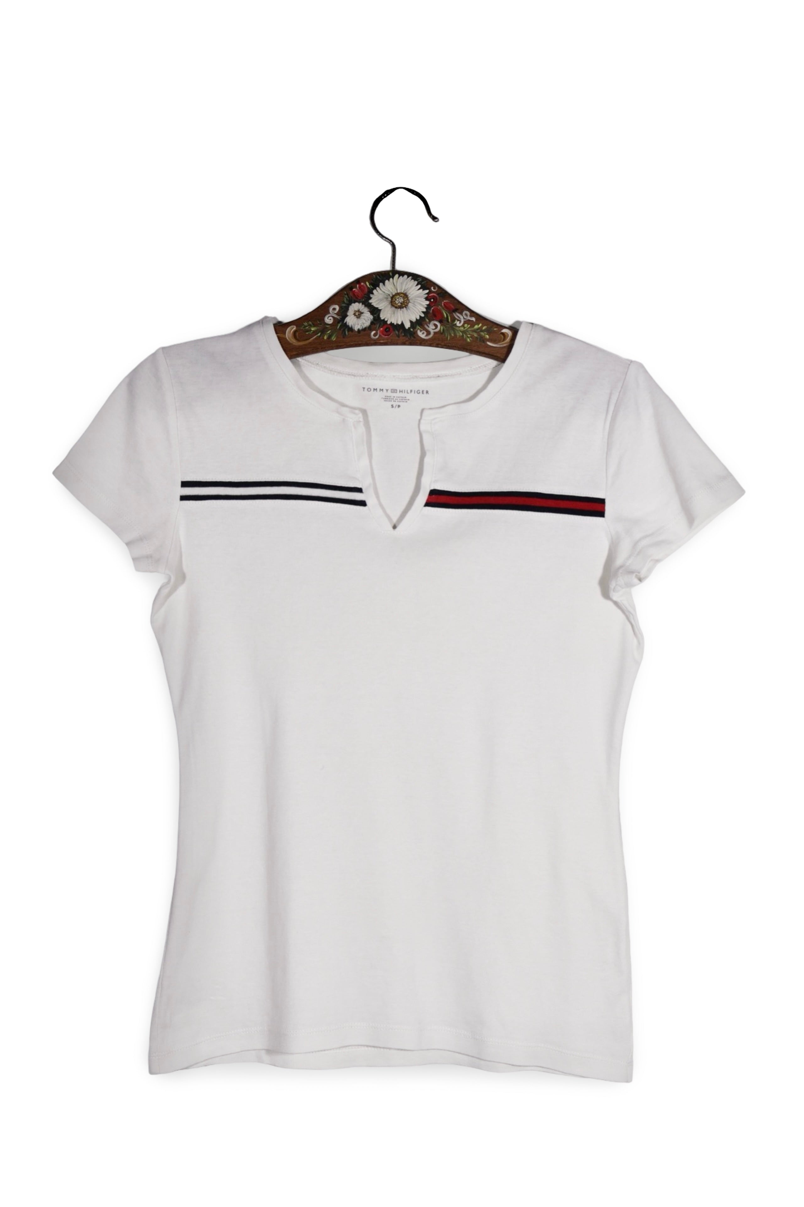 Tricou - Tommy Hilfiger alb din bumbac cu detaliu colorat la guler – S – Femei - fata