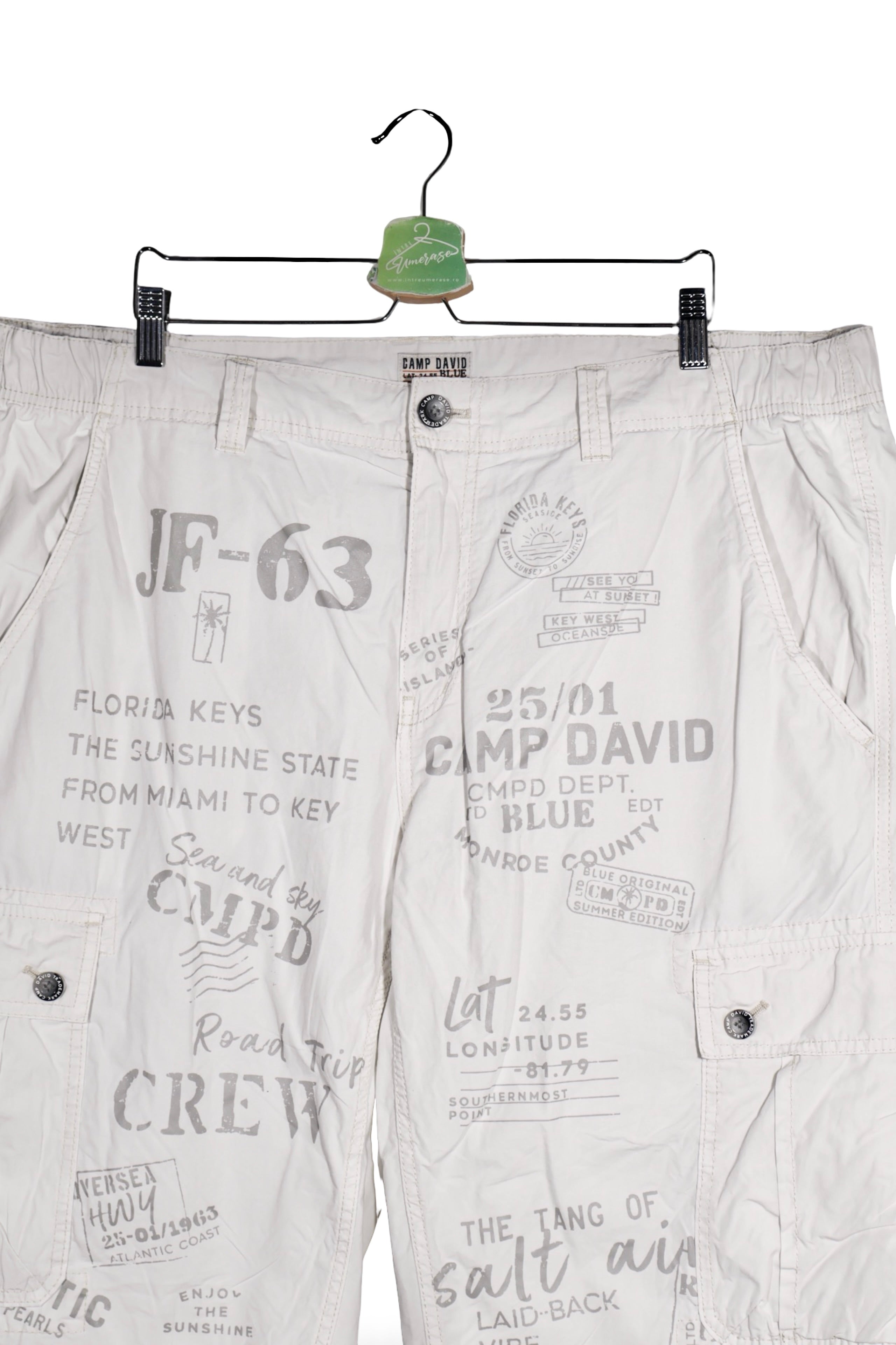 Pantaloni 2/3 - Camp David alb fildes din bumbac cu imprimeu grafic all-over – 3XL – Bărbați - detaliu