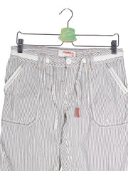 Pantaloni scurti O'Neill alb cu dungi negre fine mărime XS detaliu material și croială second-hand premium