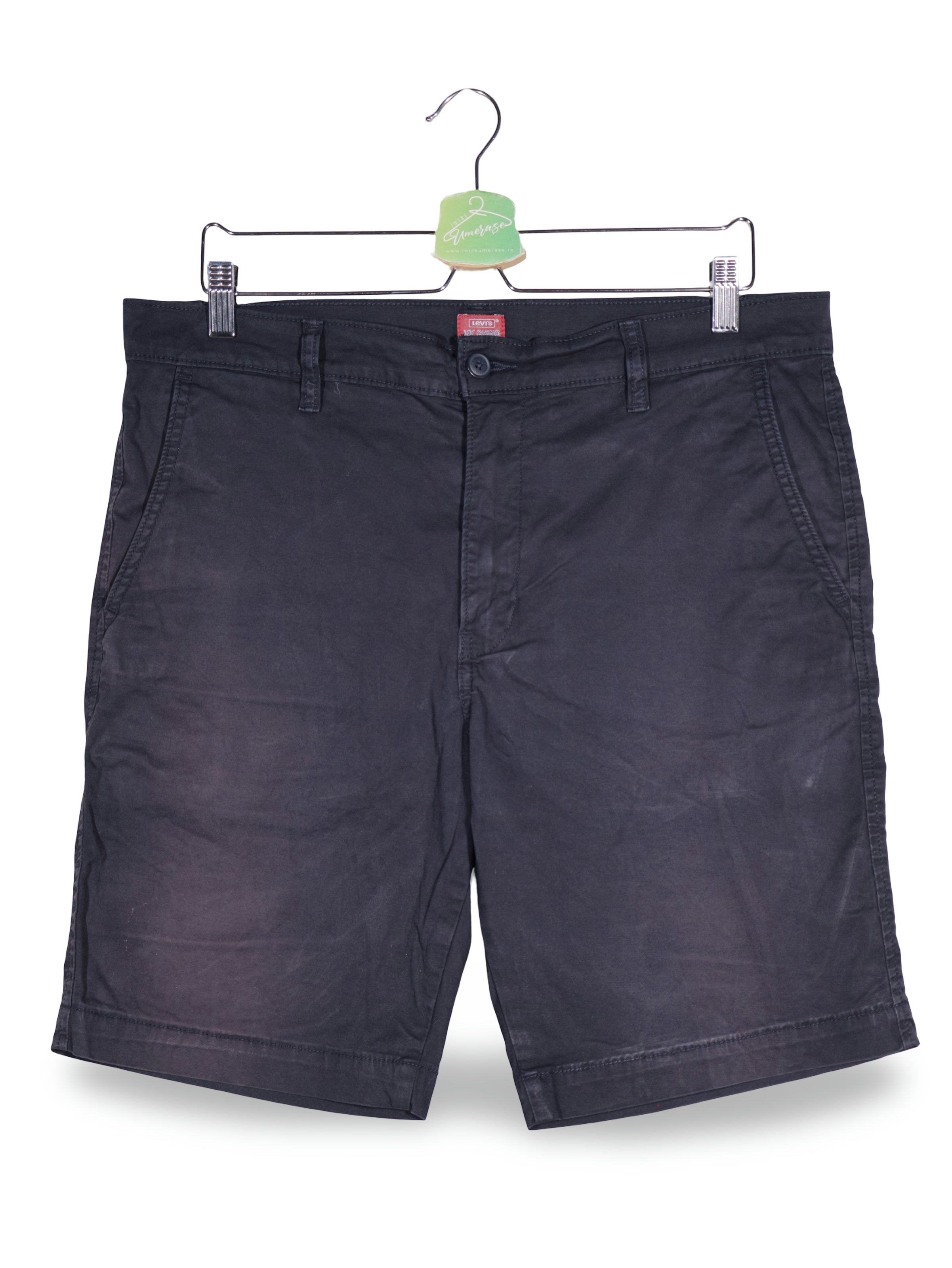 Pantaloni scurti Levi's bleumarin inchis mărime M vedere din față second-hand premium