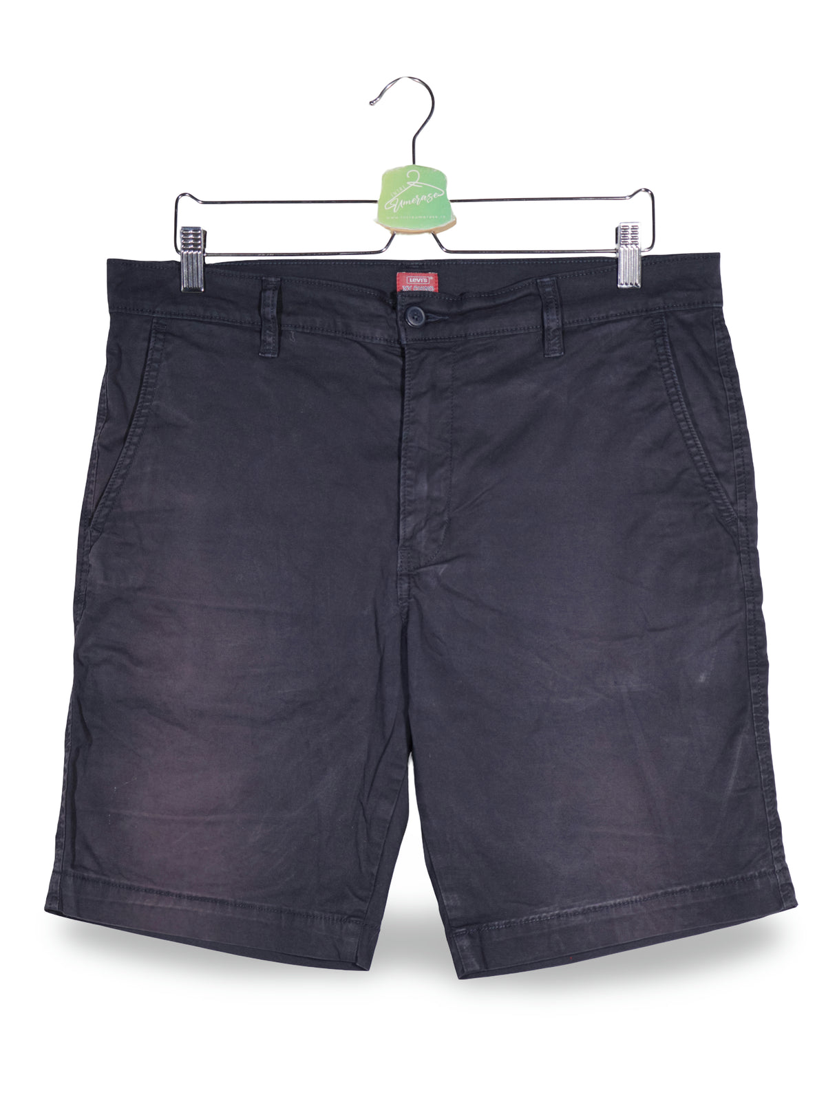 Pantaloni scurti Levi's bleumarin inchis mărime M vedere din față second-hand premium