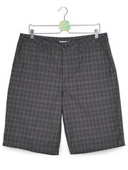 Pantaloni scurti Quiksilver negru mărime M vedere din față second-hand premium